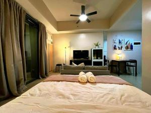 Cozy 81 Newport Near NAIA Airport Balcony