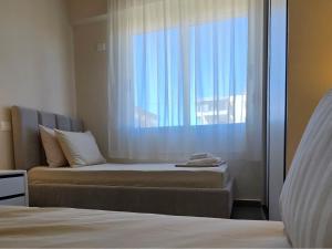Troys Seaview Apartment