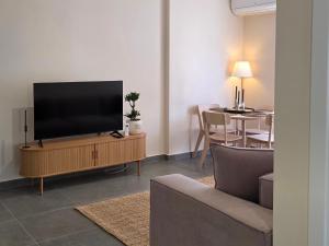 Troys Seaview Apartment