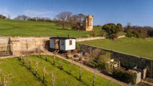 Plank Bridge Shepherds Hut in Apple Orchard & BBQ Sleeps 2