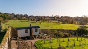 Plank Bridge Shepherds Hut in Apple Orchard & BBQ Sleeps 2