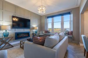 20 Golf Place