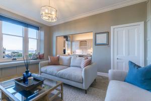 20 Golf Place