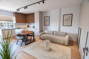 Modern Apartment with Mountain View & Balcony by Blvd
