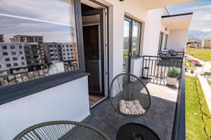 Modern Apartment with Mountain View & Balcony by Blvd