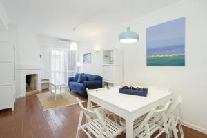 Bright 2BR Apartment with Private Balcony - Albufeira Beach, by Hopstays