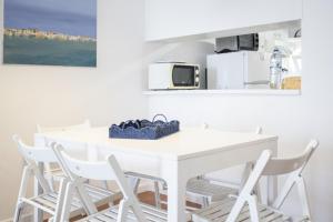 Bright 2BR Apartment with Private Balcony - Albufeira Beach, by Hopstays