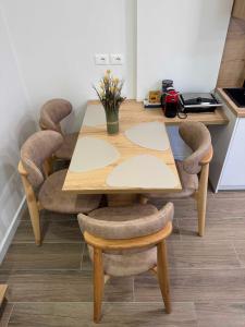 Dream Apartment 1 Bright and Stylish Family Retreat Near the Beach