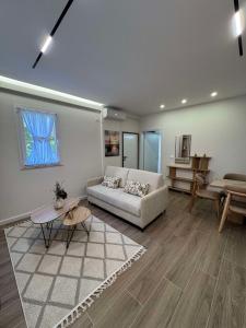 Dream Apartment 1 Bright and Stylish Family Retreat Near the Beach