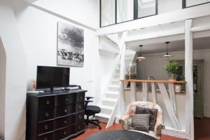 Charming Duplex near Rue Saint-Maur