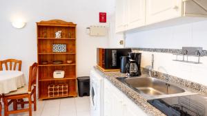 Estudio Flor de Jazmin Dénia para parejas a 100m del mar by Family Homes Rentals