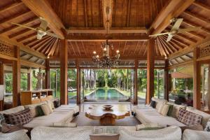 Luxury Villa Seminyak 5BR, 20m Pool, Near Beach