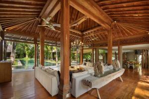 Luxury Villa Seminyak 5BR, 20m Pool, Near Beach