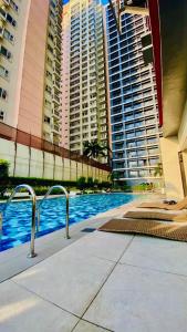 Red Residences Modern Apartment with City View in Makati
