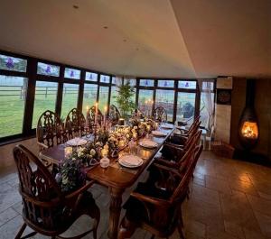 Luxury House on Private Estate with Hot tub and Play Barn