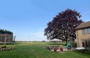 Luxury House on Private Estate with Hot tub and Play Barn