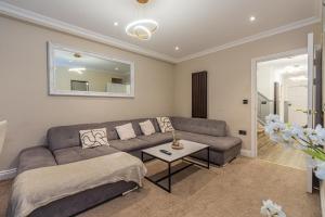 Enjoy the sun with a private rooftop 2Br2Ba