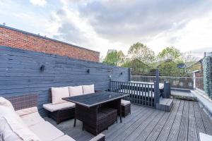 Enjoy the sun with a private rooftop 2Br2Ba
