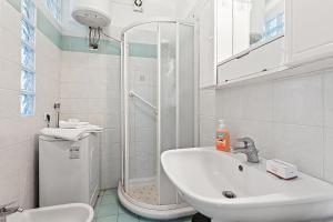 Baia Serena with Terrace & Parking - Happy Rentals