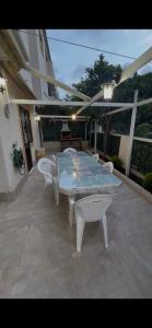 Apartamento bajo con terraza y piscina