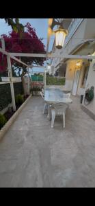 Apartamento bajo con terraza y piscina
