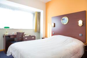 Hotels Hotel Les Gens De Mer Dunkerque by Popinns : Chambre Double - Vue sur Port