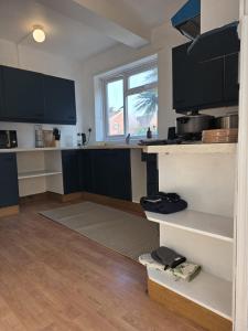 Spacious 3BR Home-Parkingx3, Fast WiFi, Swindon