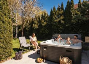 Serenity Garden Jacuzzi Retreat Prague