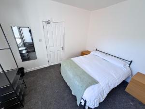 6 Bedroom House for up to 10 People