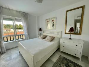 Moderno Apartamento con terraza y vista al mar a 5 min Pto. Banús