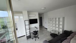 2 room Apartment with AC, Vienna Gate 4