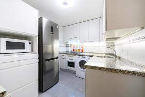 PRA10 - Piso de 2 dormitorios con balcón y 2 baños, en el centro de Madrid - Alquiler temporal