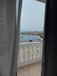 Xhulianas Sea View Apartment Sarande