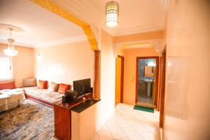 Moroccan Apartment 10 min to Beach Fast WiFi