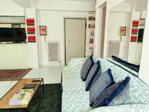 Laura s, comfy apt in Piraeus centre!