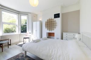 Airy & Private 1-Bedroom Near Preston Park Station