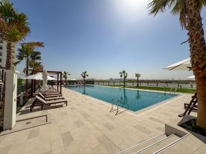 2BR Apartment Golf View Near Yas Attractions