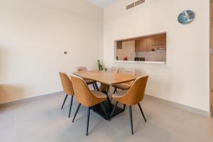 2BR Apartment Golf View Near Yas Attractions