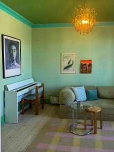 Colourful Flat Near Frederiksberg Gardens