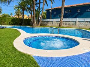Apartamento Atila en Dénia a 250 m de la Playa con Terraza, Piscina y Jacuzzi by Family Homes