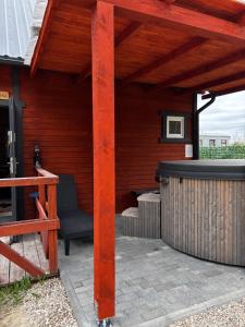 Gawra Nad Jeziorem - całoroczne domki nad jeziorem z balią, jacuzzi i sauną, Kaszuby