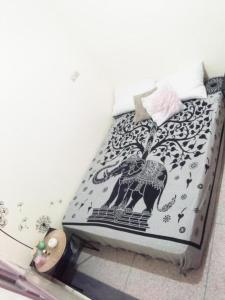 Budget Friendly -Private Room in a Moroccan Home - Host On Site