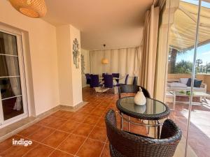 Seaside Apartment - Terrace & Pool - SEA01