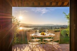 House With Lakeview Between Tuscany And Umbria