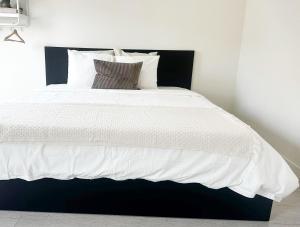Ghent Center 2 Rooms, with shared Kitchen & Free Wi-Fi
