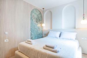 Golden Apartments Beachfront and Swimming Pool