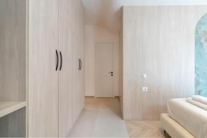 Golden Apartments Beachfront and Swimming Pool