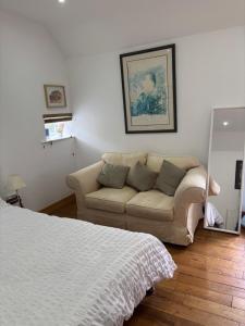 En suite room with separate living room