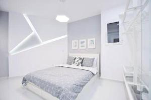 Charming and bright central flat