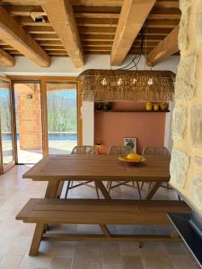 Luxury Villa in Le Marche with heated private pool, panoramic Sibillini views and airco